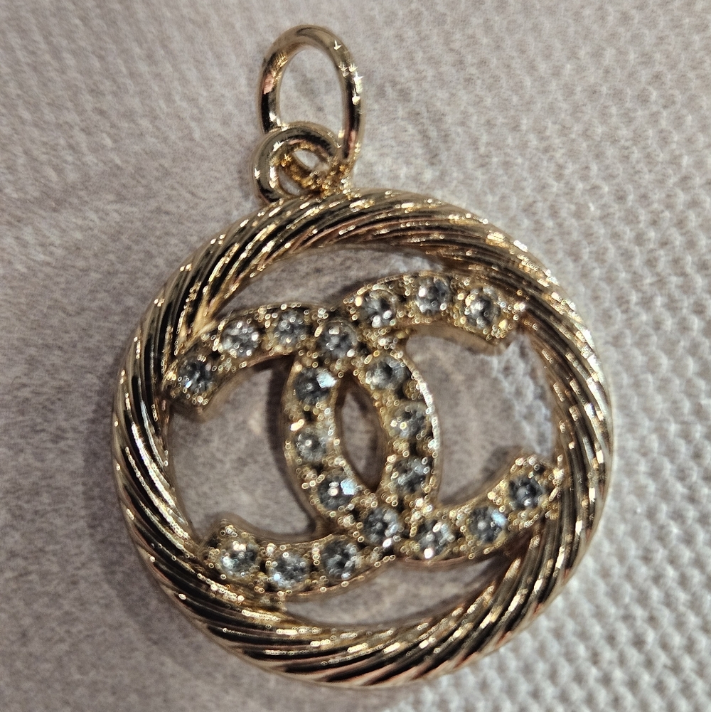 Chanel Replacement Pull/Pendant - image 1